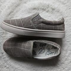 【お渡し先決定済み】チェック柄のカジュアルシューズ　レディース　靴　1週間屋内で使用　23cm　の画像