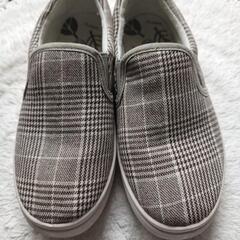 【お渡し先決定済み】チェック柄のカジュアルシューズ　レディース　靴　1週間屋内で使用　23cm　の画像