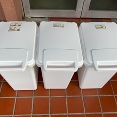 【値下げしました】ゴミ箱　47L 大容量　連結可能　分別　ホワイト　プラチックの画像