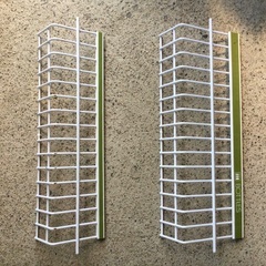 【無料】《ジャンク素材❷》白色ワイヤーＬ字型　２個セット　水避けの土台にもの画像