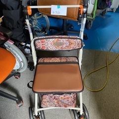 ^_^  手押し車　　シルバーカー　ブレーキ付き　小型です