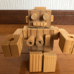木材で作ったロボット
