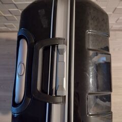 スーツケース　キャスターが一つ破損の画像