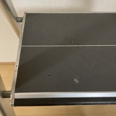 3段の脚立の画像