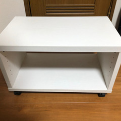 シンプルなキャスター付きテレビ台
