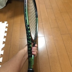 新品近い男性用テニスラケットの画像