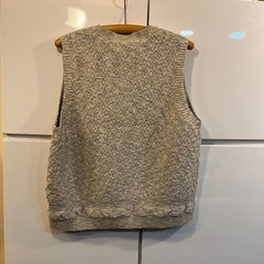 ニットベスト　ベージュの画像