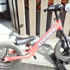 ストライダー赤　子供二輪車の画像