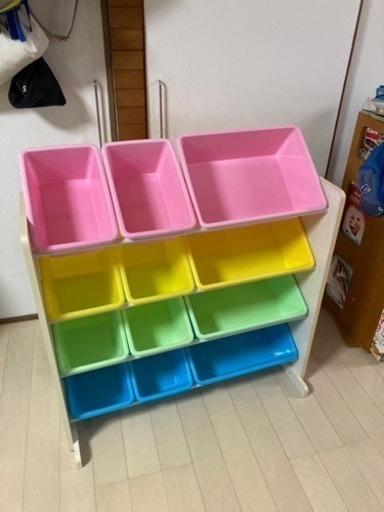 おもちゃ収納棚