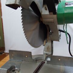 引取りに来れる方限定  HITACHI 380ｍｍ ブレーキ付き卓上丸ノコ C15Fの画像