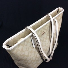 COACH コーチ 白レザー×シグネチャー 肩かけショルダー ジップトートバッグの画像