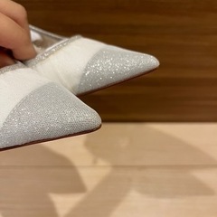 結婚式披露宴パーティー卒業式など上品なパンプス　キラキラ　シルバーの画像