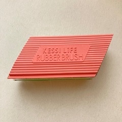 ペットブラシ  KESSI(ケッシー)ラバーブラシ Sサイズ