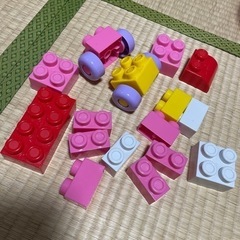 大きめのブロック　バケツ入りの画像