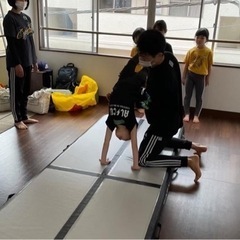 【子ども〜大人までバク転教室】憧れのバク転に挑戦しませんか！子供も大人も参加可能！の画像