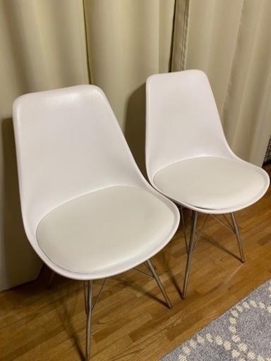 素敵な椅子　白2脚セット美品