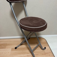 折りたたみ椅子の画像