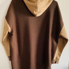 茶色のパーカートレーナー（美品）の画像