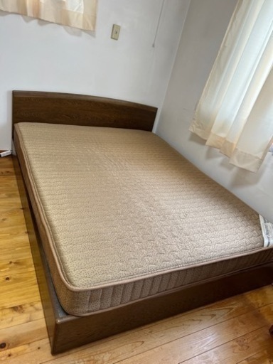 カリモク　ワイドダブルベッド　収納付き