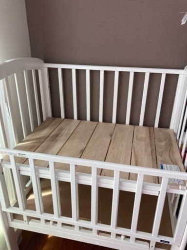 ベビーベッド　カトージ
