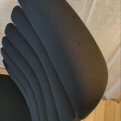 ニトリ ワークチェア エルゴクエスト黒の画像