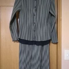 フォーマルスーツ　入園入学時　パーティー等に　Mサイズ　未使用に近い　1回使用　細かい細いプリーツ　の画像
