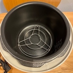 電気圧力鍋siroca SPC-101 ホワイトの画像