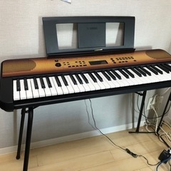 美品　YAMAHA 電子キーボード　スタンド付き　ヘッドホンアダプター付き 美品 YAMAHA 電子キーボード スタンド付き ヘッドホンアダプター付き