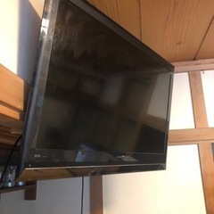 ウォールマウント付きテレビ