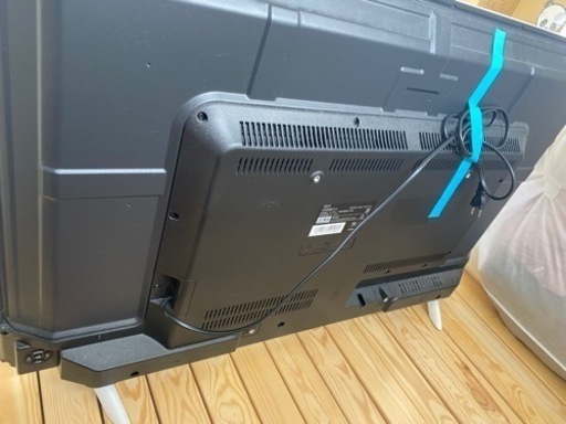 テレビ　43インチ　白