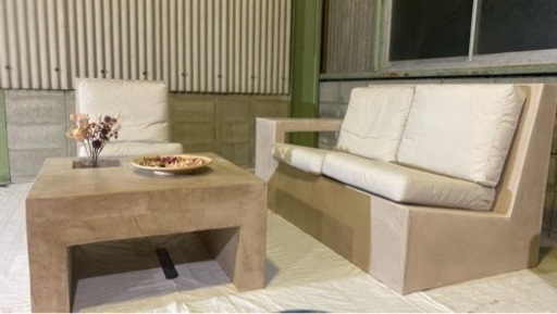 オーダーメイドのコンクリート家具を販売しています。