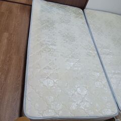 シングルマットレス2台