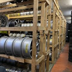 【即日面接可】未経験歓迎 日払い、週払い可 タイヤホイール専門店 スタッフ募集【時給1200円～ 】車通勤可の画像