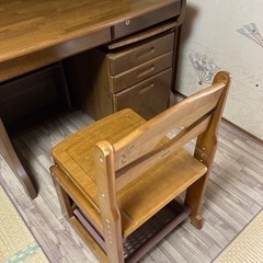 【学習机とイス】の画像