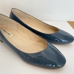 odette e odile 23.0cm エナメルパンプス