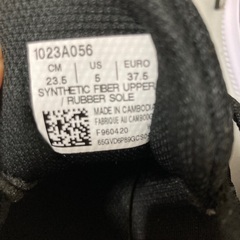 asics スニーカーの画像