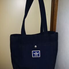 アディダス　肩がけバッグの画像