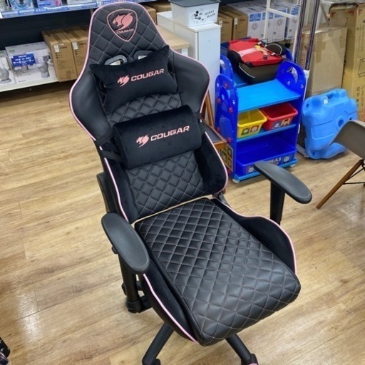 ゲーミングチェア　COUGAR