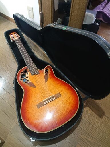 オベーション製ナイロン弦エレアコ