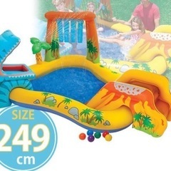 恐竜滑り台プール