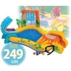 恐竜滑り台プールの画像