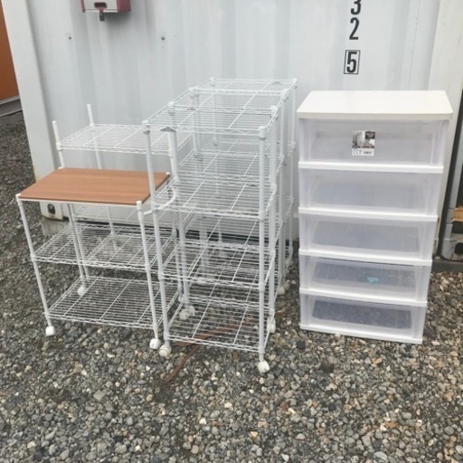 ◆早い者勝ち◆ホワイト系スチールラックたちとプラ収納チェスト