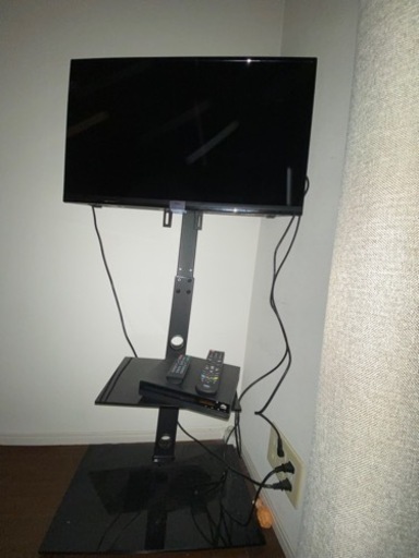 お値下げ‼️TCL 32インチテレビプラステ+ 壁寄せテレビスタンド ハイタイプ 30-70インチLCD/LEDに対応 耐荷重40KG 高さ6段調整 VESA600*400mmまで対応 棚板付き