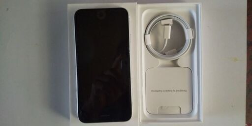 アイホンSE第二世代６４Gシムフリー新品