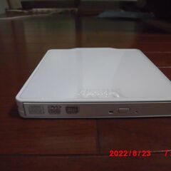 バッファロー DVSM-PC58U2V-WH ポータブルDVDドライブ Boostケーブル付の画像
