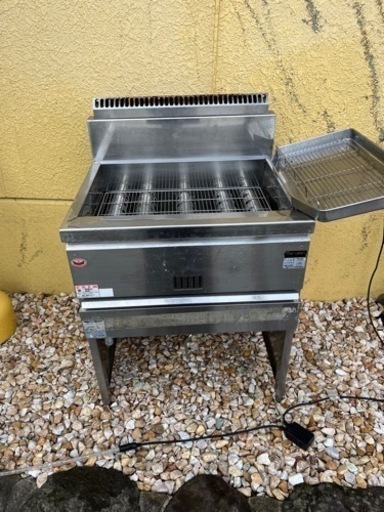 値下げ交渉有　フライヤー マルゼン MGF-30J 幅680×奥行600×高さ800 LPガス【業務用】