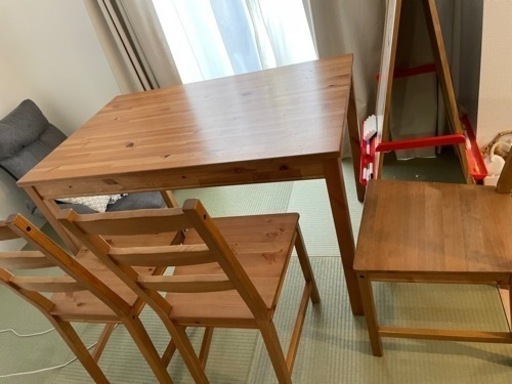 IKEAテーブルとイス