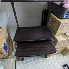 パソコンデスク と 椅子 9/7まで引取りに来れる方の画像