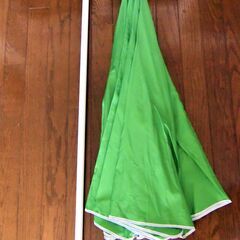 ビーチパラソルとスタンド2点セットの画像