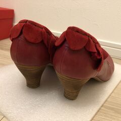 Pioneroの赤いパンプス（25cm）の画像